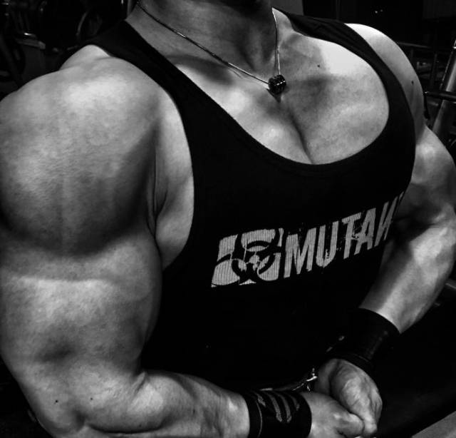 武汉体育学院肌肉学霸,练就一身腱子肉,夺全国阳光教练冠军