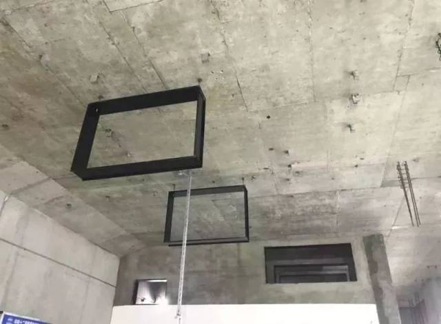 05 直线风管安装位置卡控 项目采用"风管套管提前吊装法",依据深化后