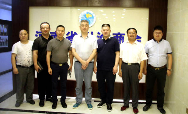 郑怀周会长介绍了重庆市河南商会的基本情况,尤其是牢记"亲,清"二字