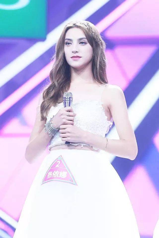 热依娜的颜,我们仰望一下就好.