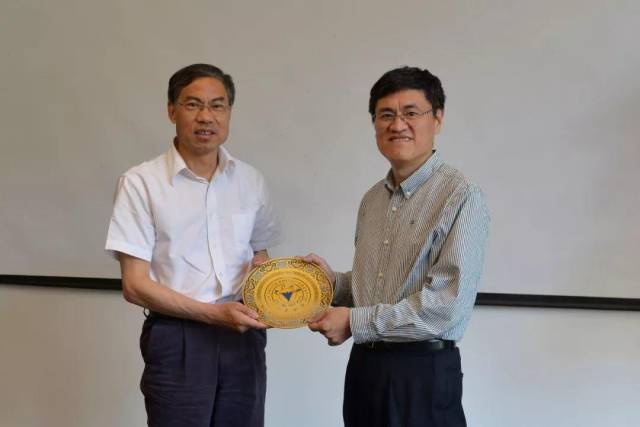 公司董事长胡柏藩老师,副董事长,总裁胡柏剡老师,浙江大学化学前瞻性