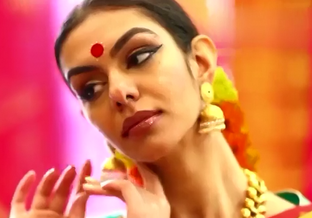 为什么印度女人额头上都点一个红点?是一种装饰还是?_手机搜狐网