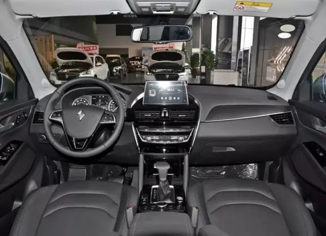 10万价位以下有悬浮式中控屏的suv都是国产?