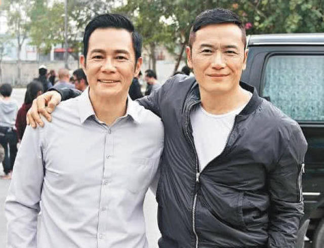 苗侨伟一家四口同框戚美珍老的认不出一双儿女颜值一言难说