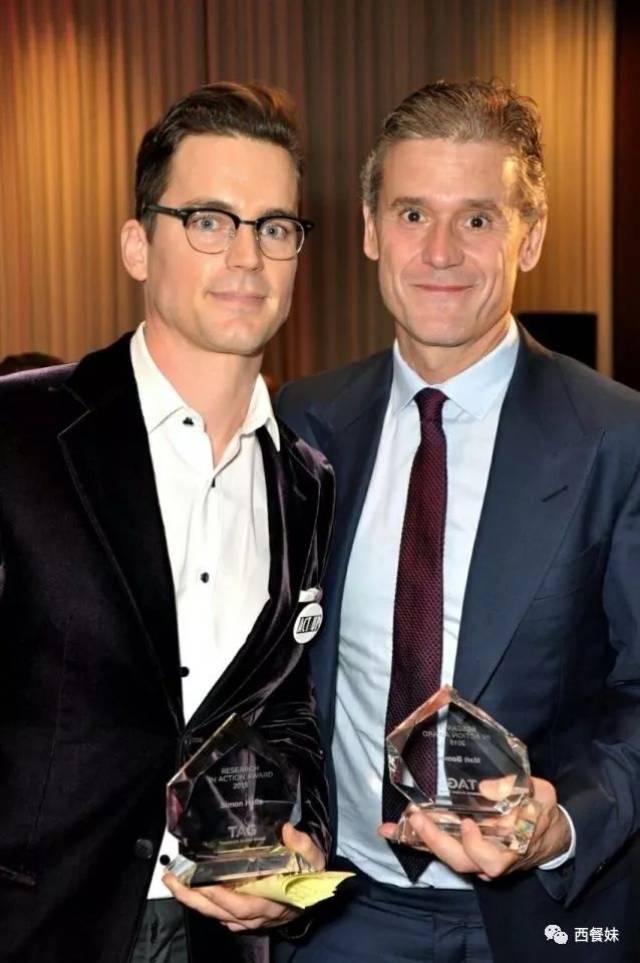 孔雀matt bomer竟然"劈腿"老公 亲了另一位男人!嫉妒死