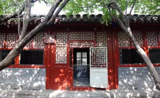 借钱在北京二环买了一个四合院 因为被拖欠了工资,手头很紧 鲁迅的