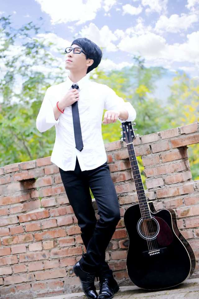 华语唱作歌手王峰推出全新感恩亲情歌曲《孝敬