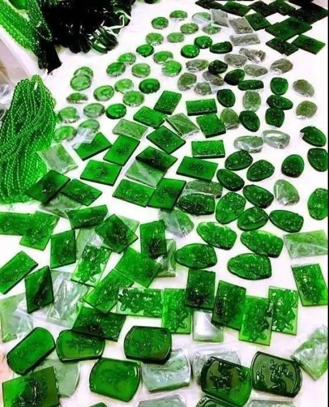 这块"冰翡翠"要价高达2亿?揭秘天价"冰翠"