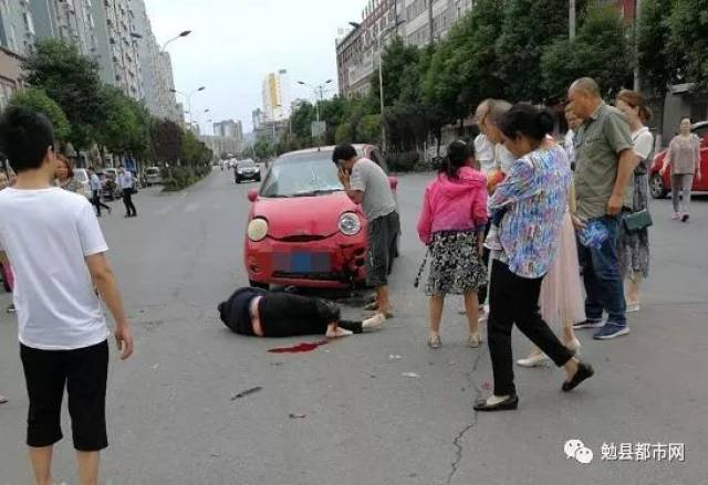 汉中最近两起车祸,一名男子腿被撞断!