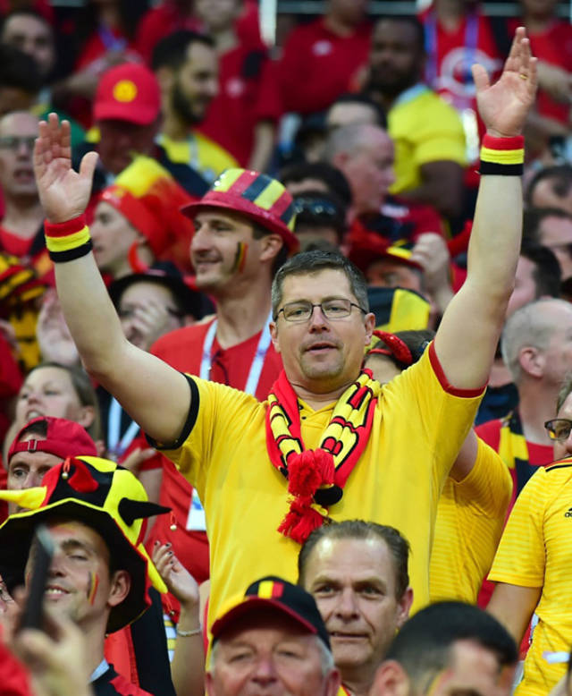 比利时队球迷庆祝胜利.新华社