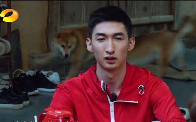 心疼啊早期在《向往的生活》中武大靖委屈抱怨道,自己和韩天宇一个