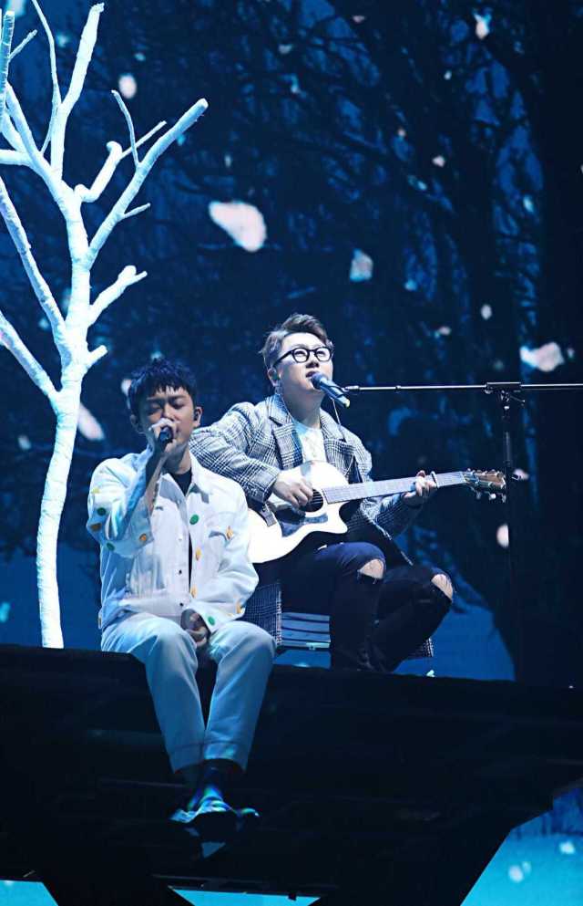 在本次演唱会开始前,网络上就有一个话题叫做"毕业季去听好妹妹".