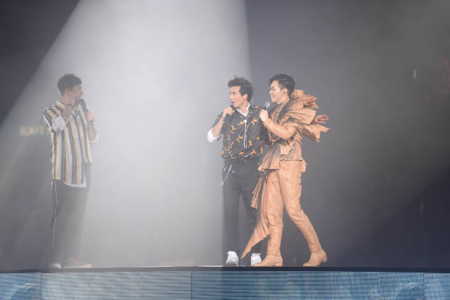 张敬轩演唱会嘉宾boyz意外登场 引发青春回忆