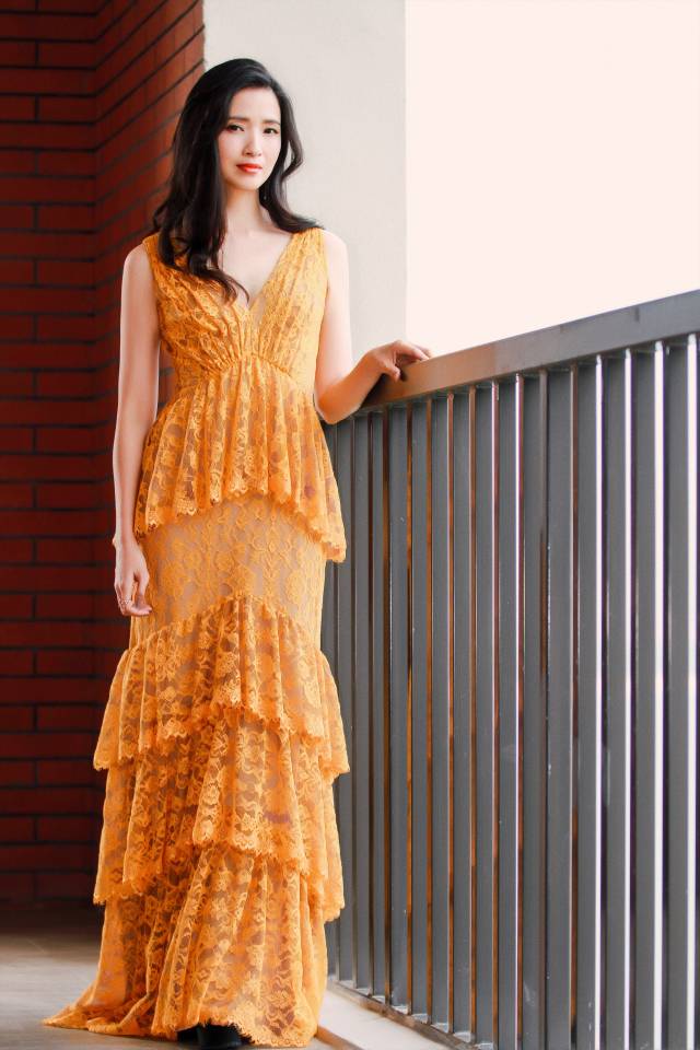 龚蓓苾伍仕贤上合电影节逗趣撒糖 为最佳导演开奖