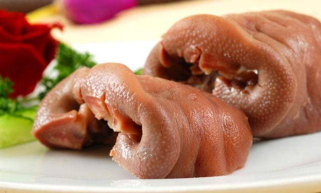 卤猪鼻子 很多人都觉得猪鼻子很脏,不敢吃,其实吃过的人都知道它紫侣