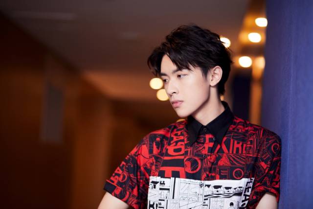 张逸杰亮相某影业发布会新剧《网球少年》揭开面纱引期待