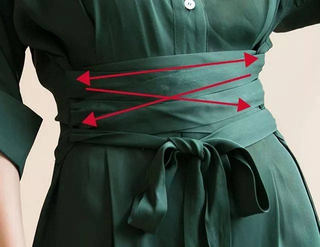 女士裙子腰带系法图解图片