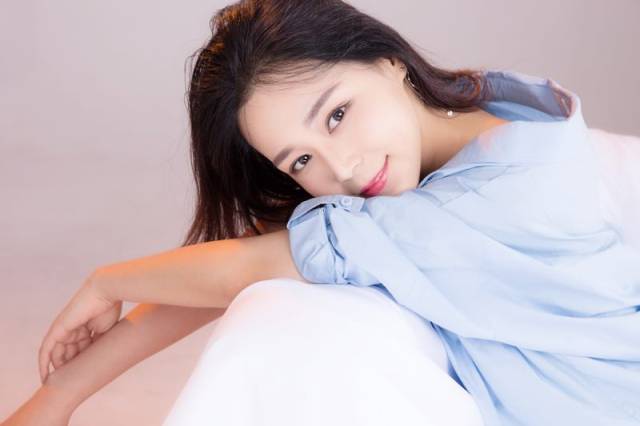 中国多栖发展女艺人李仙