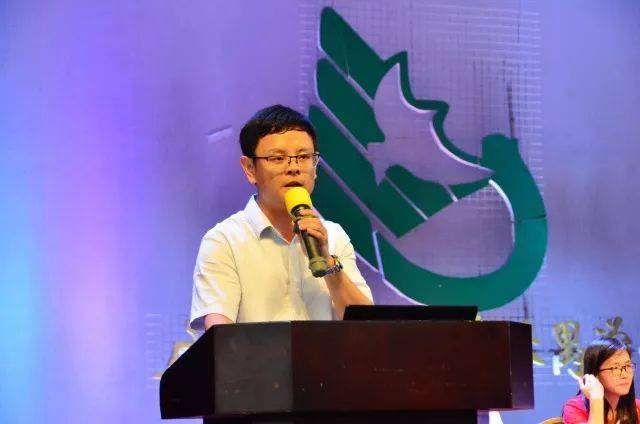 先进个人及集体名单并颁奖