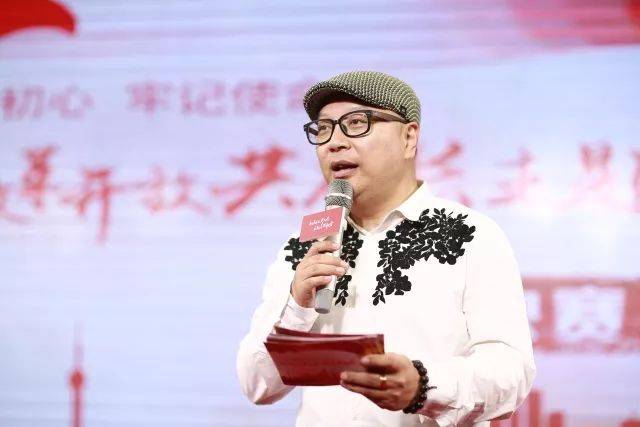 活动由著名电视节目主持人阿彦主持