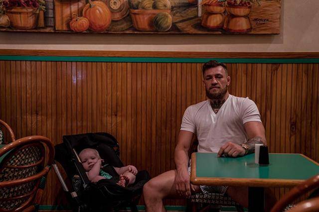 有其父必有其子!嘴炮儿子格斗天赋异于常人,只有1岁就目露凶光