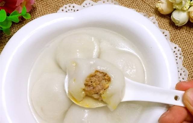 记得有一年江苏省长韩紫石先生从姜堰到泰县来避嚣,潘韩是多年老友,请