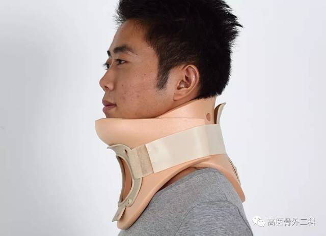 在颈椎病患者的治疗中,常使用颈托,支架,颈围等,使颈椎获得一种稳定