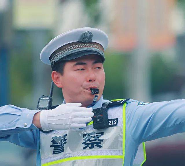 【百佳标兵】争做新时代的"马天民" ——记崇明交警郭海超