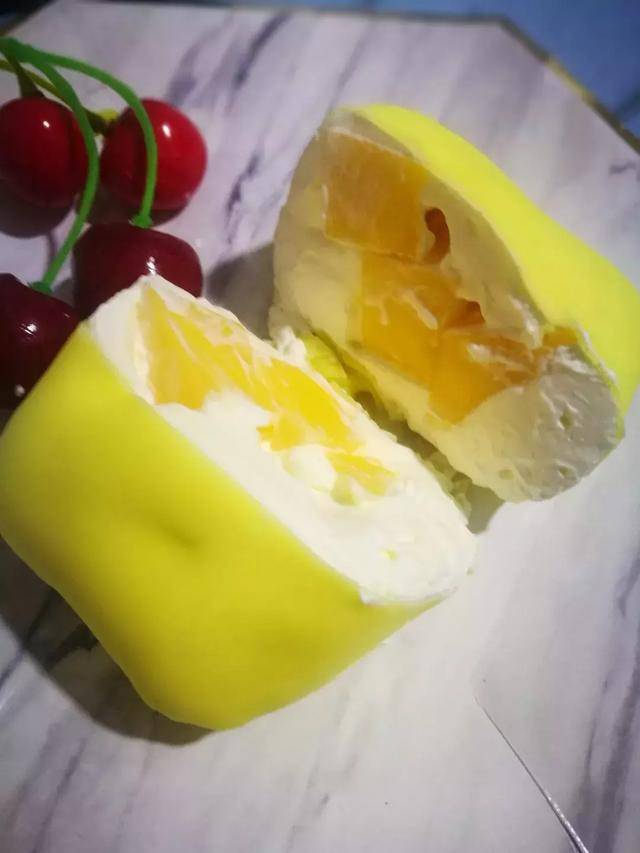 最适合那些嘴上喊着减肥又馋嘴的吃货 无法拒绝的班戟 芒果班戟 咬上