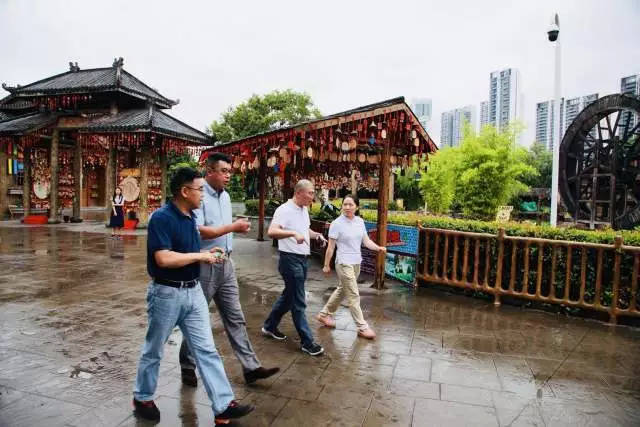副秘书长许萍,武汉欢乐谷总经理李珂晖,华创智成副总裁郑维,北京万达