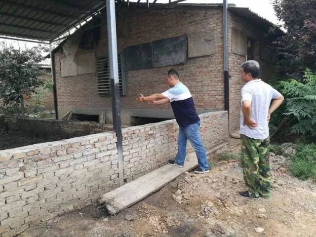 指導堆糞場建設,要求做到防滲,防雨,防溢流.