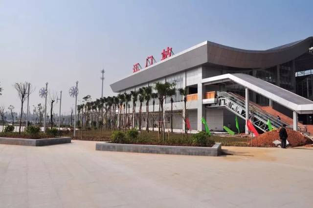 深茂铁路这一条线路,就在江门建6个站点:江门,双水镇,台山,开平南