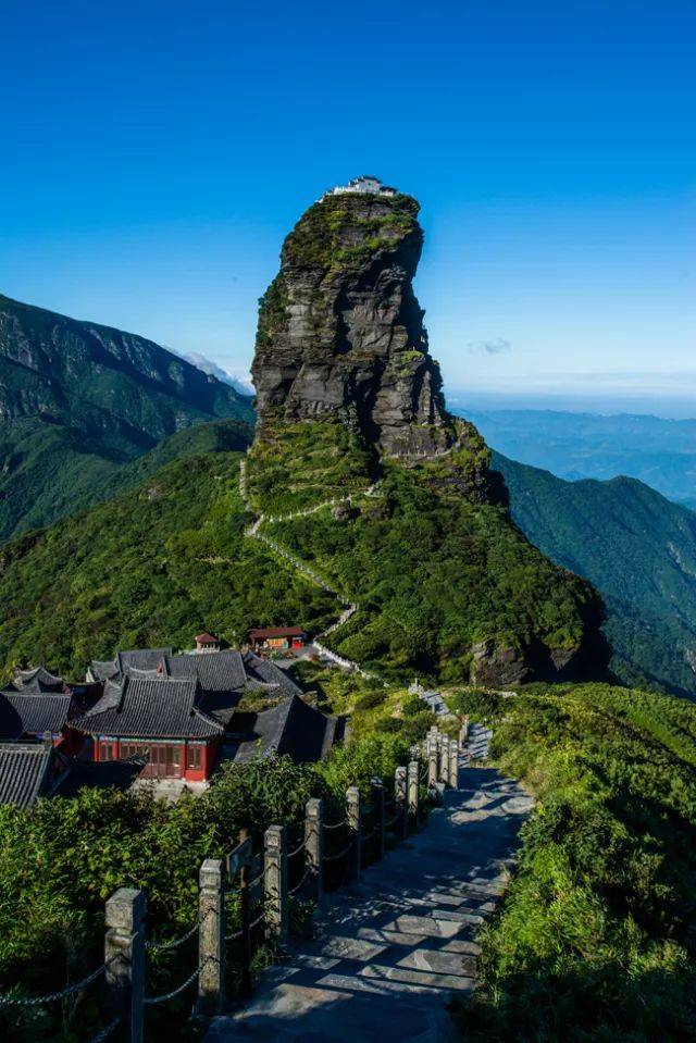 山 贵州第一名山,武陵第一峰 在这里看到的是浑然天成的自然美景