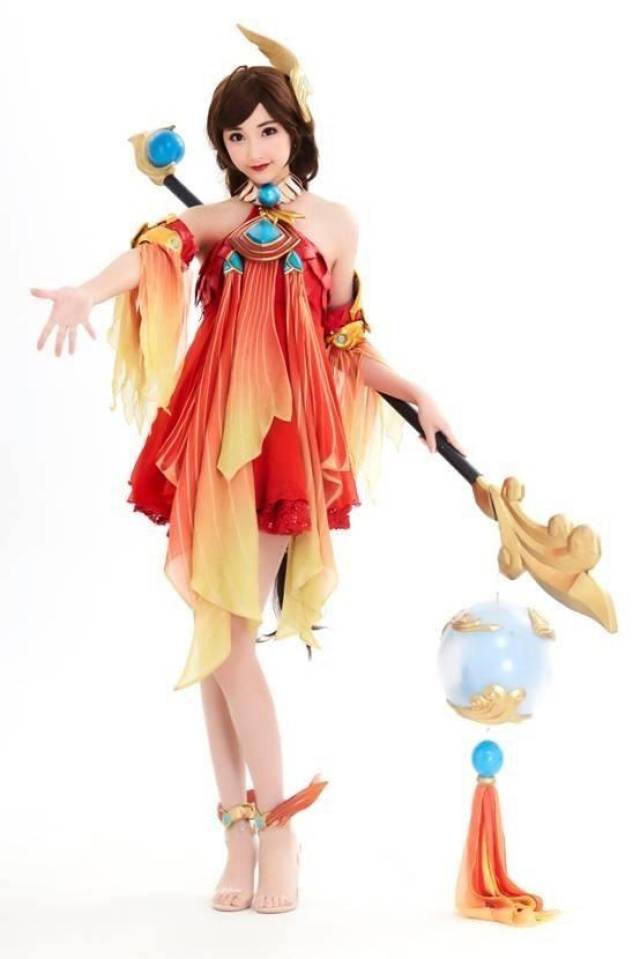 kpl解说琪琪cosply露娜大乔,网友看完纷纷表示满屏都是大长腿