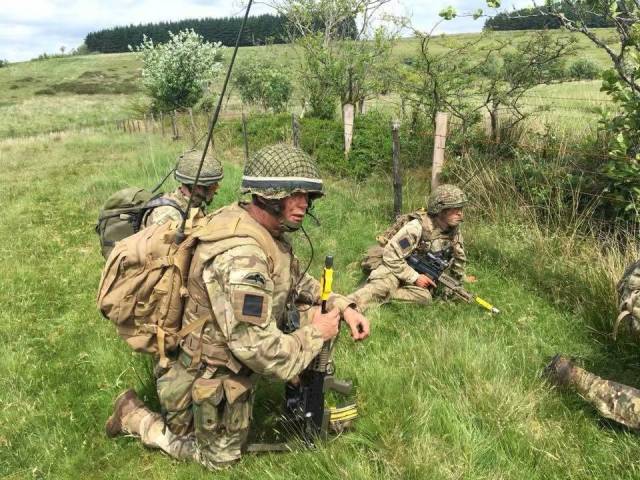 人肉机枪射击平台:英军伞兵营将实战经验转化成战术