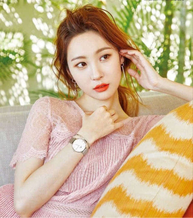 26岁的李宣美其实是韩国前女团wonder girls的成员,早