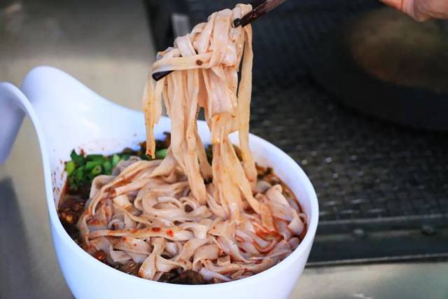 昆明白马这家小店打着豆腐名号,却卖了11年牛肉面