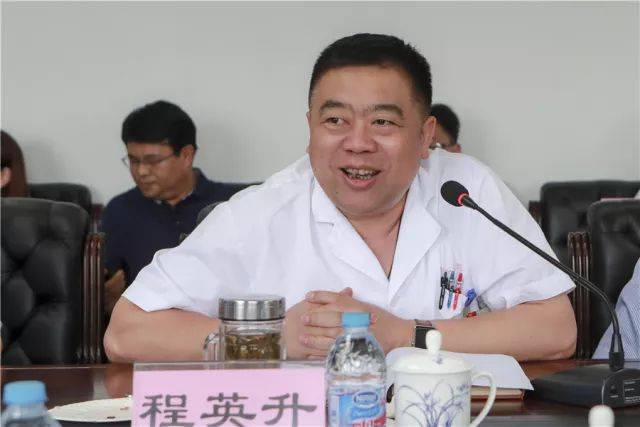 我院党委副书记,执行院长张学利详细介绍了医院医联体的建设推进情况.