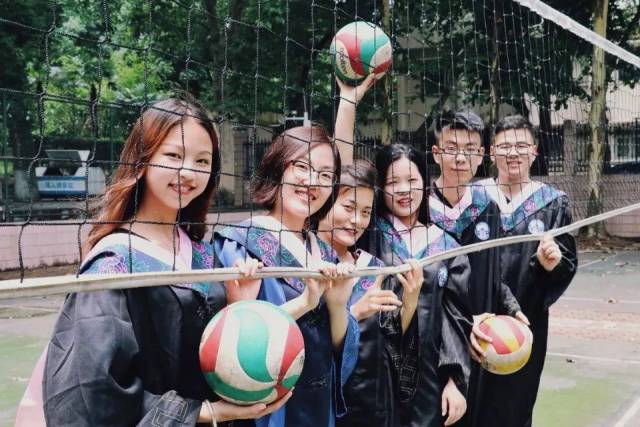 毕业照攻略|至少要拍这三张,你的"毕生"才圆满