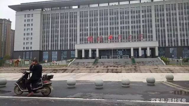 据传,开封市政府曾一度计划搬迁至汴西新区,至今开封西很多地产项目的