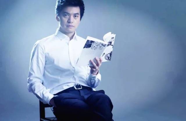 李健,唱歌段子两不误