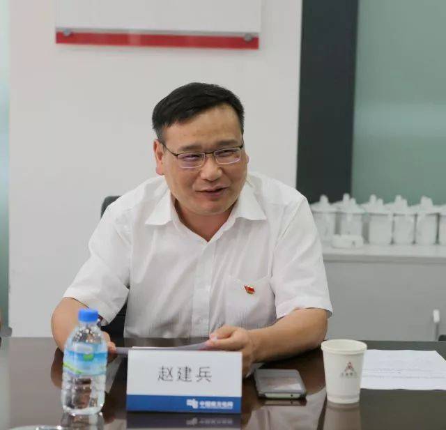 最后,红河供电局党委委员,副局长赵建兵对张重昆同志为公司发展所付出