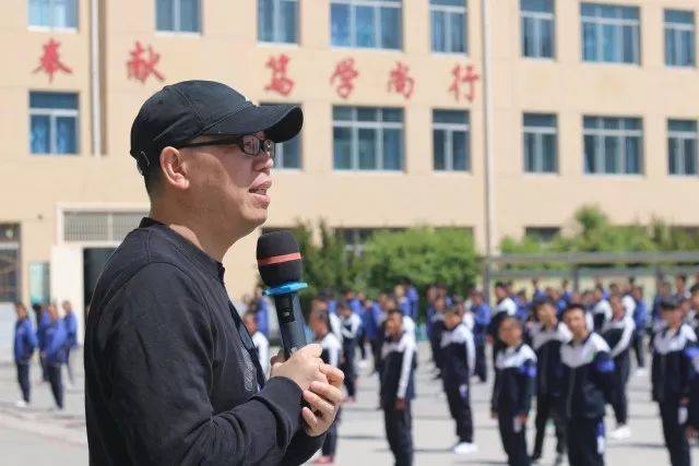 向后                 大通县东峡民族中学地处边远农村地区,多民族