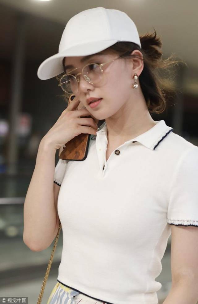 娱乐圈近视最多的明星女(娱乐圈近视最多的明星女明星是谁)（娱乐圈中近视的女明星）