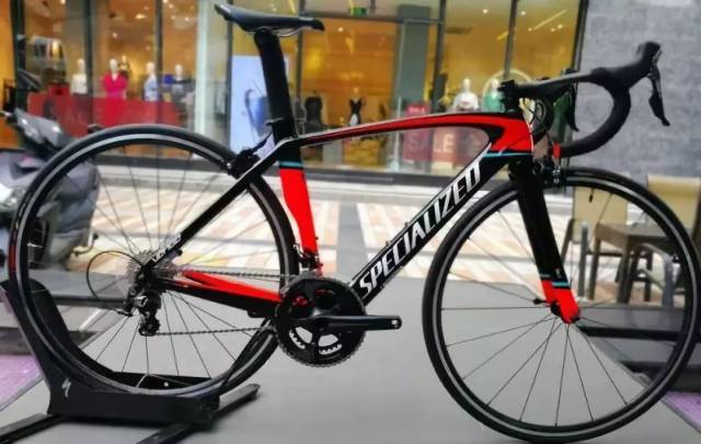 原价:27990 钜惠:21899    venge elite