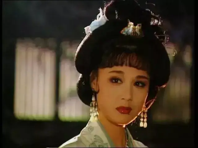 在刘晓庆版《武则天》中,饰演徐慧一角.