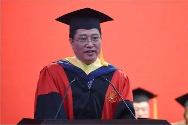 典礼嘉宾陶长生在河海大学2018年研究生毕业典礼上的致辞