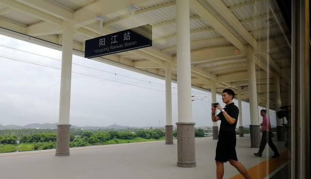 飛馳吧江湛鐵路!廣州至湛江耗時不到3小時!飛馳的列車有多穩?