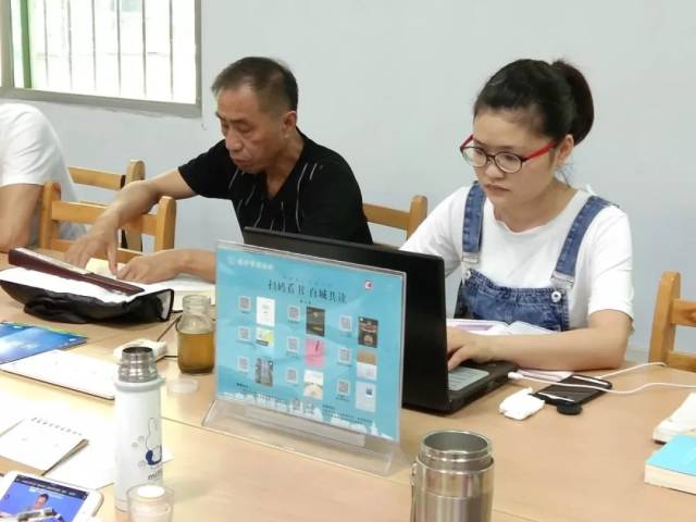 微信,电子书借阅机及遂宁日报,城市新报上推出,还配有宣传海报供读者
