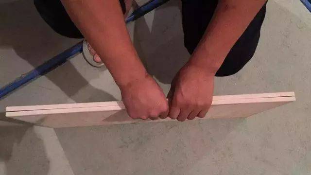 平整的瓷砖(紧密的贴合)